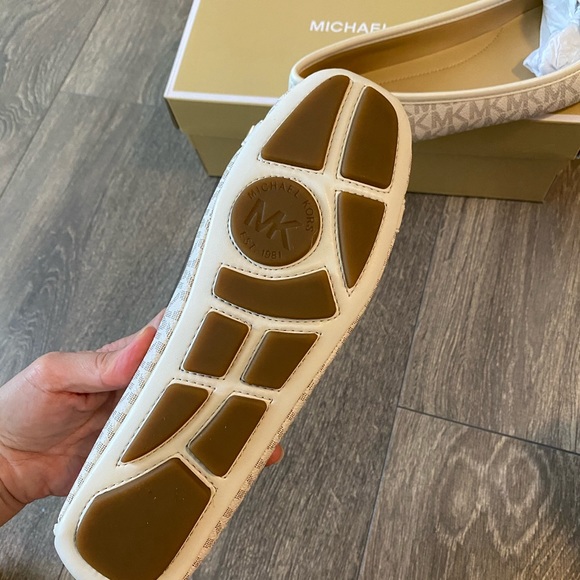 MK Fulton Shoes - Picture 4 of 4